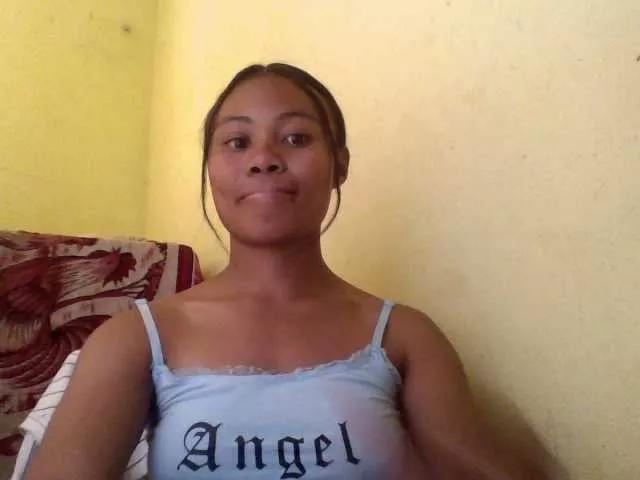 Dilliannah from BongaCams