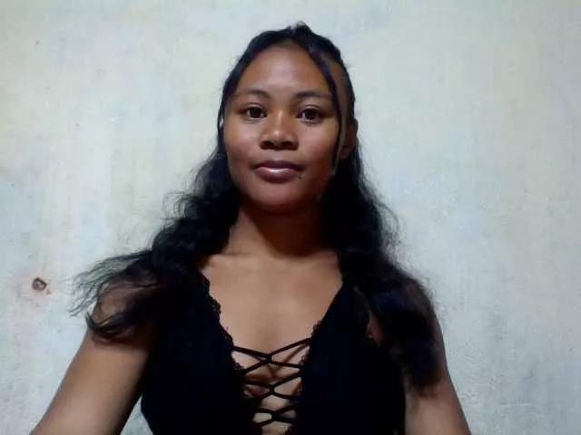 Dilliannah from BongaCams