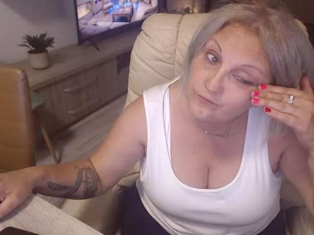 DivineBlond from BongaCams