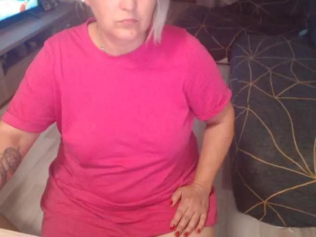 DivineBlond from BongaCams