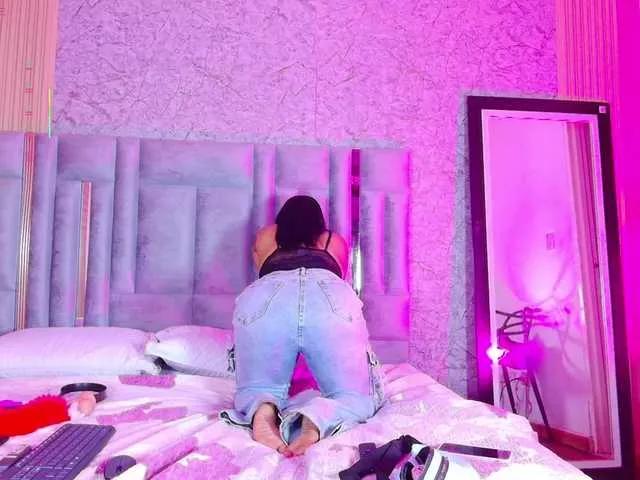 Explore our live girls sluts from our Custom and Multi clubs and checkout exclusive access to highly interactive content, such as shape, hair, titties, pussy type and many more.