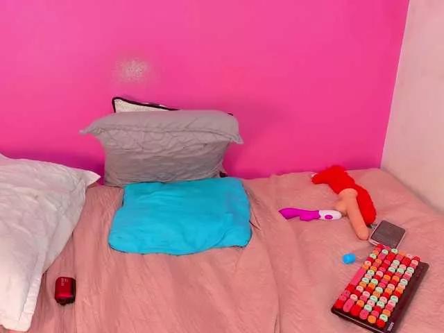 Explore our live girls sluts from our Custom and Multi clubs and checkout exclusive access to highly interactive content, such as shape, hair, titties, pussy type and many more.