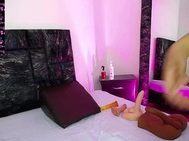 Explore our live girls sluts from our Custom and Multi clubs and checkout exclusive access to highly interactive content, such as shape, hair, titties, pussy type and many more.