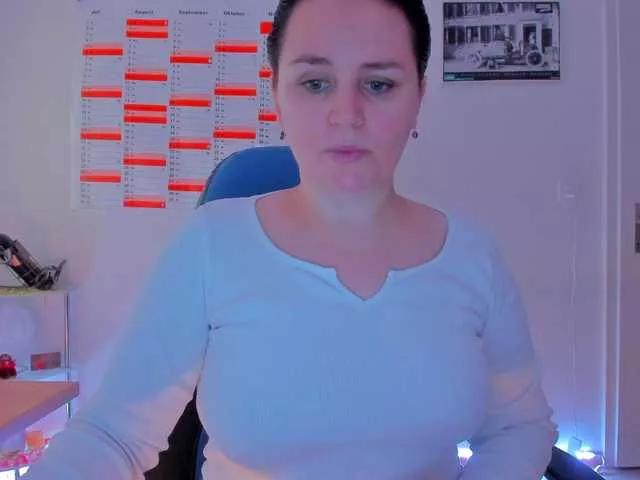 Elieen2 from BongaCams