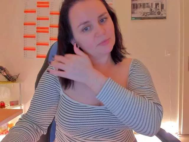 Elieen2 from BongaCams