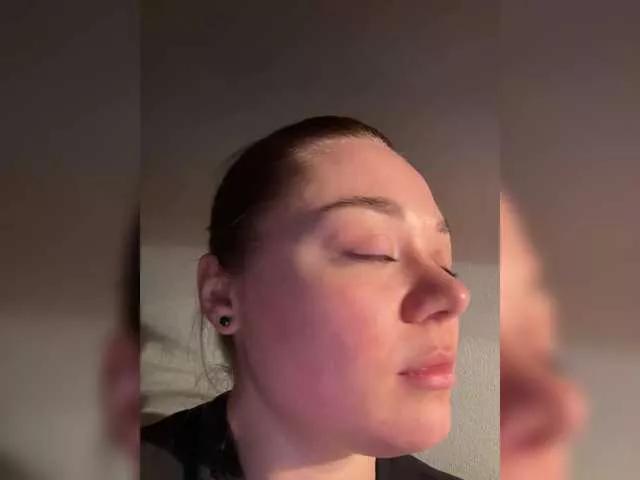 ELIIIS from BongaCams