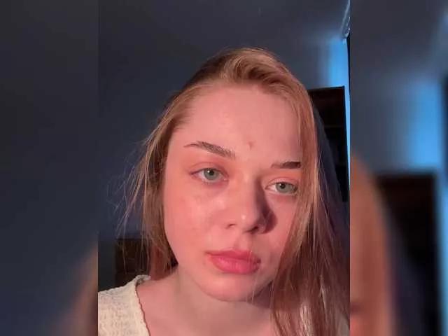 ELIIIS from BongaCams