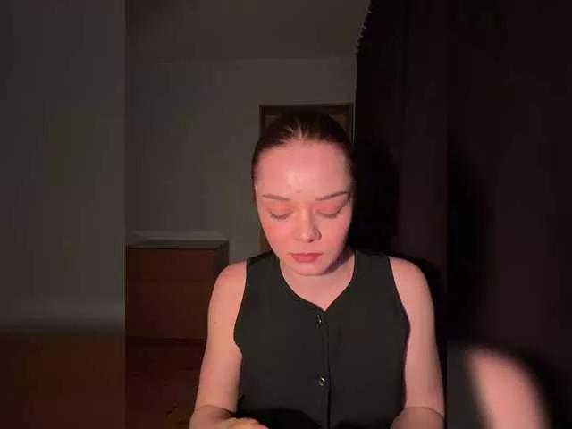 ELIIIS from BongaCams