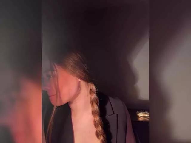 ELIIIS from BongaCams