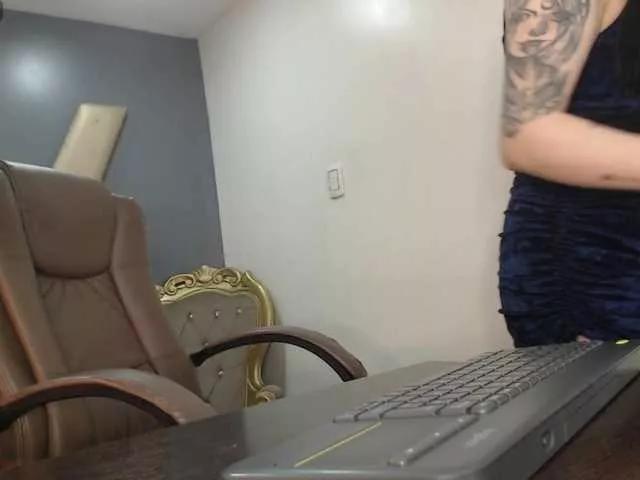 Explore our live girls sluts from our Custom and Multi clubs and checkout exclusive access to highly interactive content, such as shape, hair, titties, pussy type and many more.