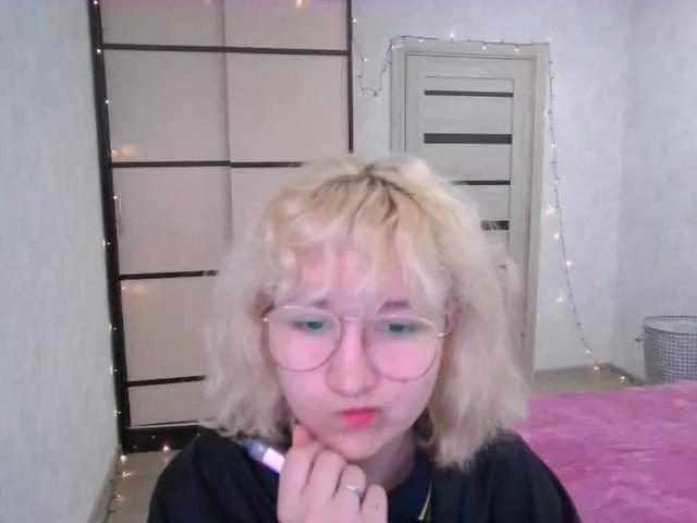 Explore our live girls sluts from our Custom and Multi clubs and checkout exclusive access to highly interactive content, such as shape, hair, titties, pussy type and many more.