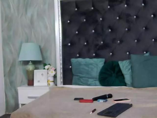 Explore our live girls sluts from our Custom and Multi clubs and checkout exclusive access to highly interactive content, such as shape, hair, titties, pussy type and many more.