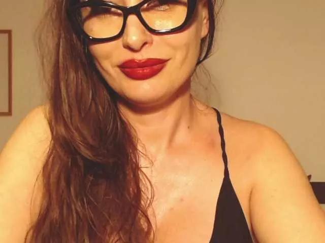 ellaine from BongaCams