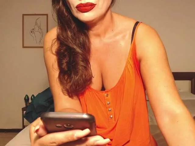 ellaine from BongaCams