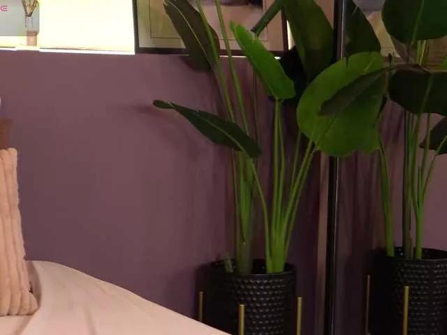 ElleDiane from BongaCams