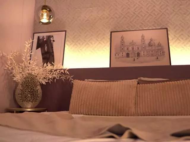 ElleDiane from BongaCams