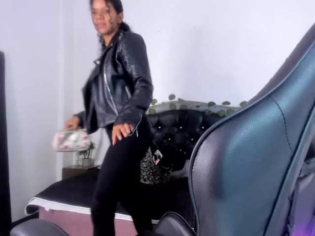 Ellie-Alves from BongaCams