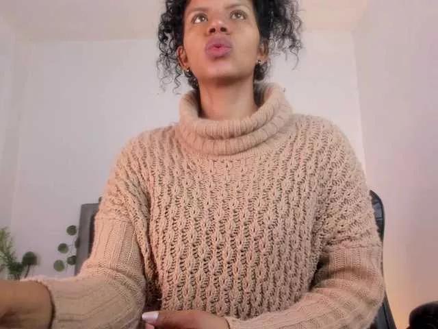 Ellie-Alves from BongaCams