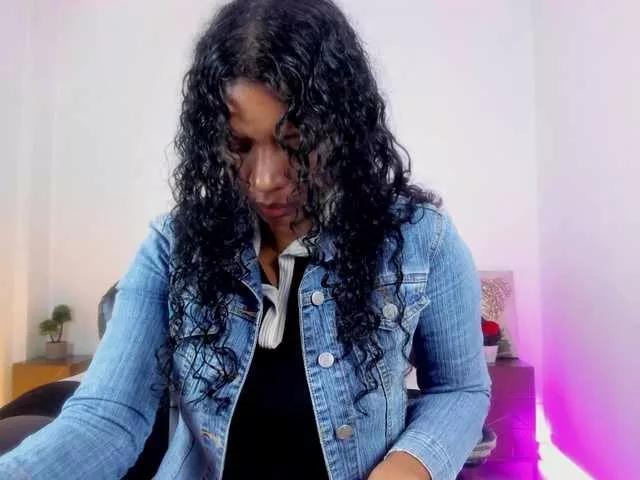 Ellie-Alves from BongaCams