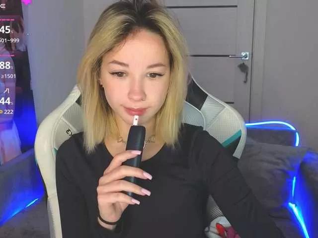 emely1benz from BongaCams