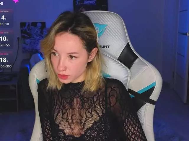 emely1benz from BongaCams