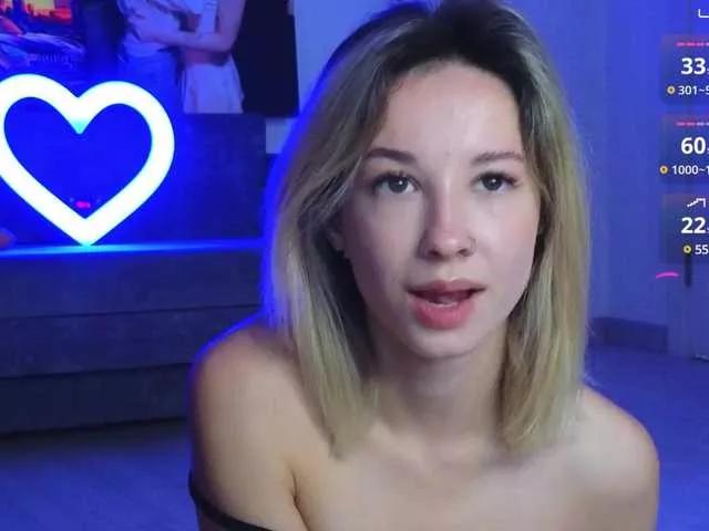 emely1benz from BongaCams
