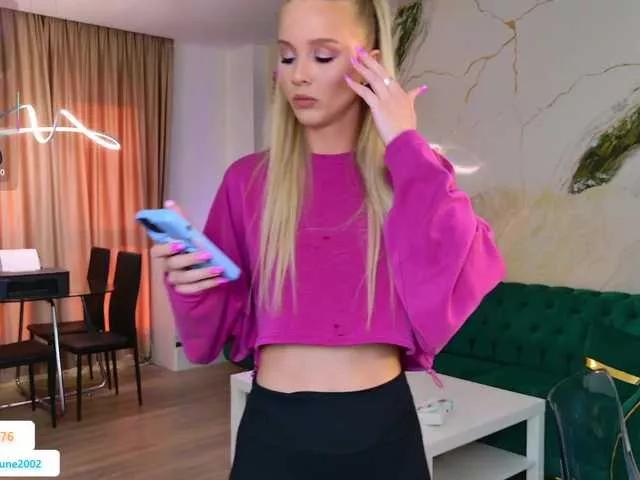 Explore our live girls sluts from our Custom and Multi clubs and checkout exclusive access to highly interactive content, such as shape, hair, titties, pussy type and many more.