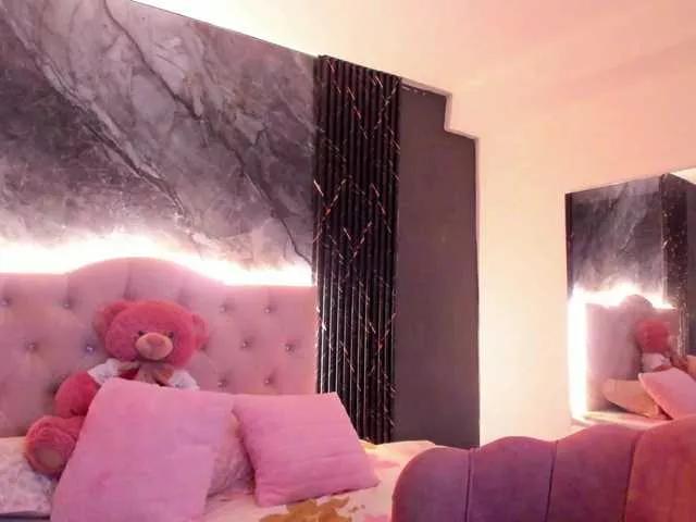 Explore our live girls sluts from our Custom and Multi clubs and checkout exclusive access to highly interactive content, such as shape, hair, titties, pussy type and many more.