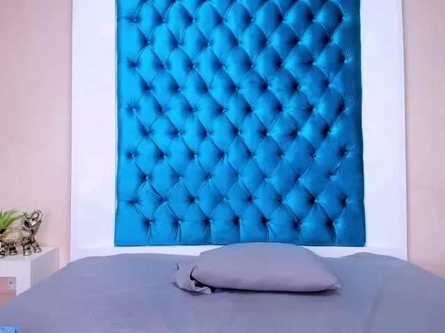 Explore our live girls sluts from our Custom and Multi clubs and checkout exclusive access to highly interactive content, such as shape, hair, titties, pussy type and many more.