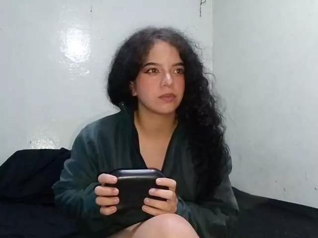EmmaCurlss from BongaCams