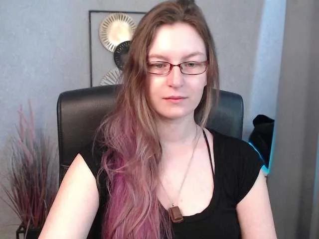 EmmaHeart from BongaCams