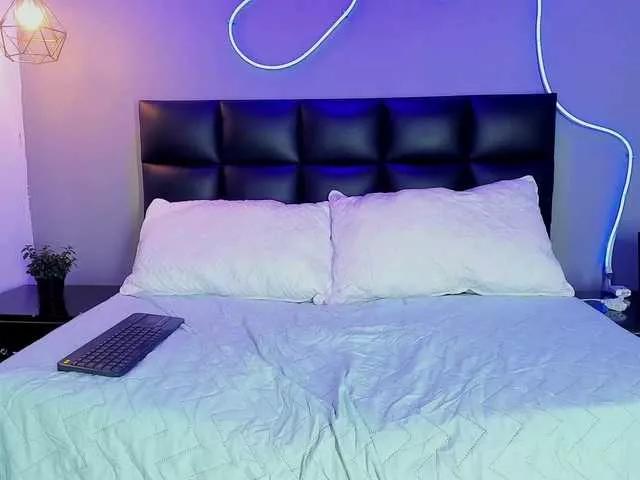 Explore our live girls sluts from our Custom and Multi clubs and checkout exclusive access to highly interactive content, such as shape, hair, titties, pussy type and many more.