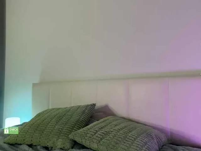 EmmSee from BongaCams