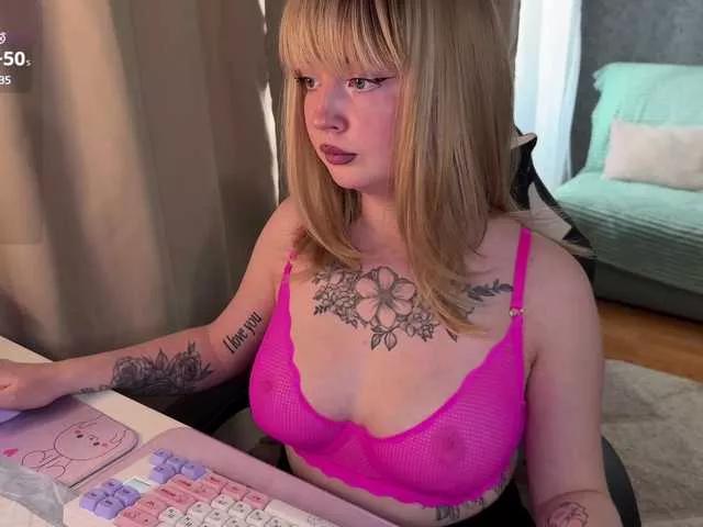 EmmySuiyugh from BongaCams
