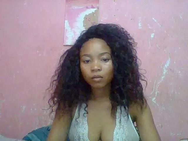 Estelahh from BongaCams
