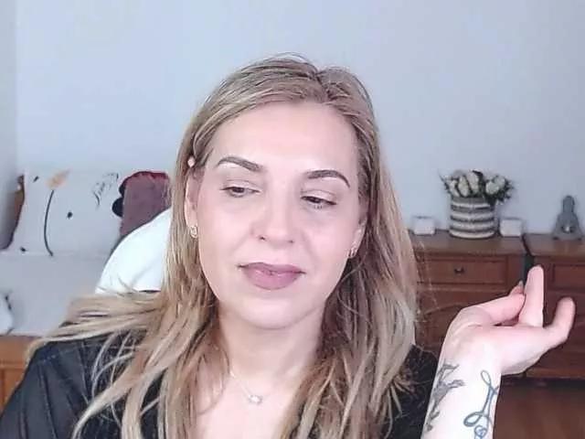 Explore our live girls sluts from our Custom and Multi clubs and checkout exclusive access to highly interactive content, such as shape, hair, titties, pussy type and many more.