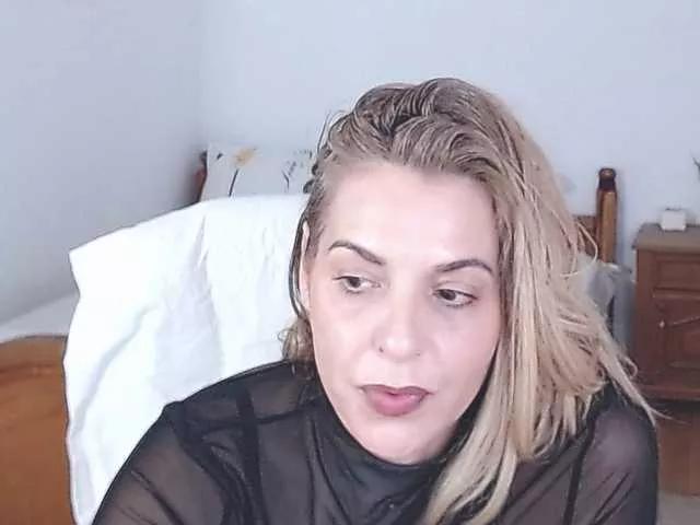 Explore our live girls sluts from our Custom and Multi clubs and checkout exclusive access to highly interactive content, such as shape, hair, titties, pussy type and many more.
