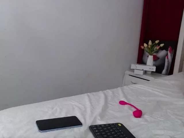 Explore our live girls sluts from our Custom and Multi clubs and checkout exclusive access to highly interactive content, such as shape, hair, titties, pussy type and many more.