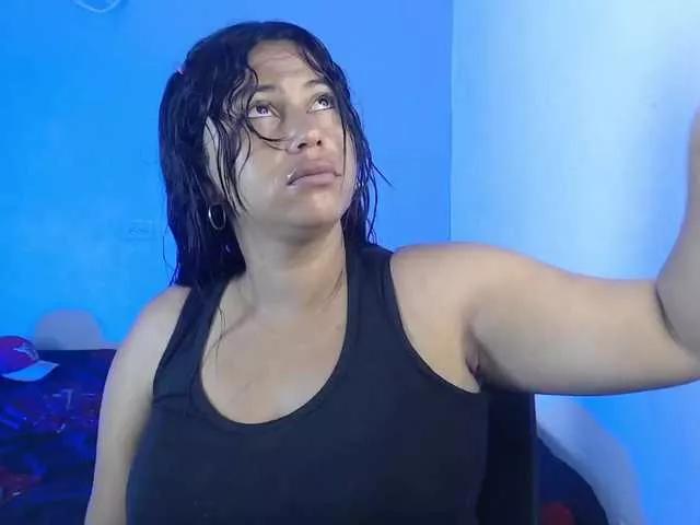 Explore our live girls sluts from our Custom and Multi clubs and checkout exclusive access to highly interactive content, such as shape, hair, titties, pussy type and many more.