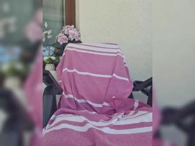FoxxyAna from BongaCams