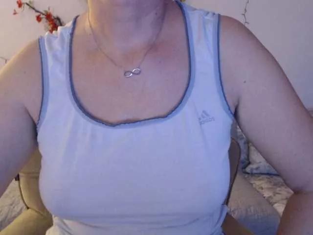 goodSnowQueen from BongaCams
