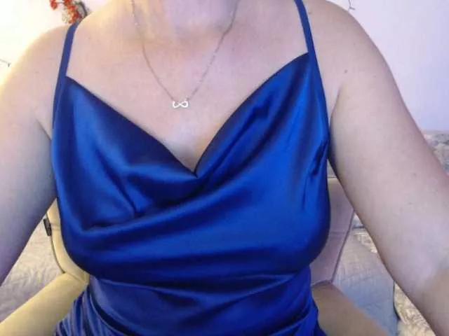 goodSnowQueen from BongaCams