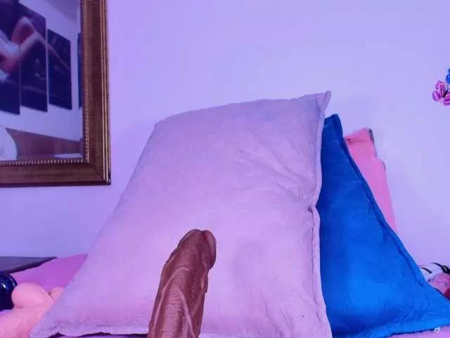 Explore our live girls sluts from our Custom and Multi clubs and checkout exclusive access to highly interactive content, such as shape, hair, titties, pussy type and many more.