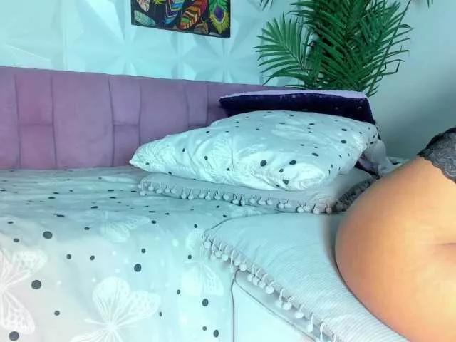 Hellen-Sky from BongaCams
