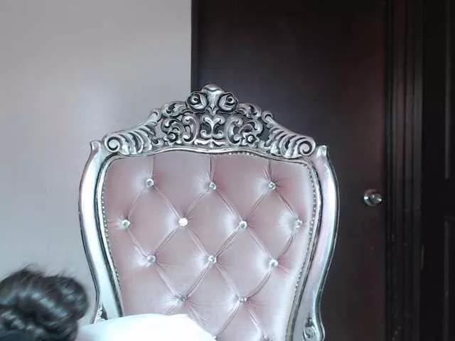 holly20a from BongaCams
