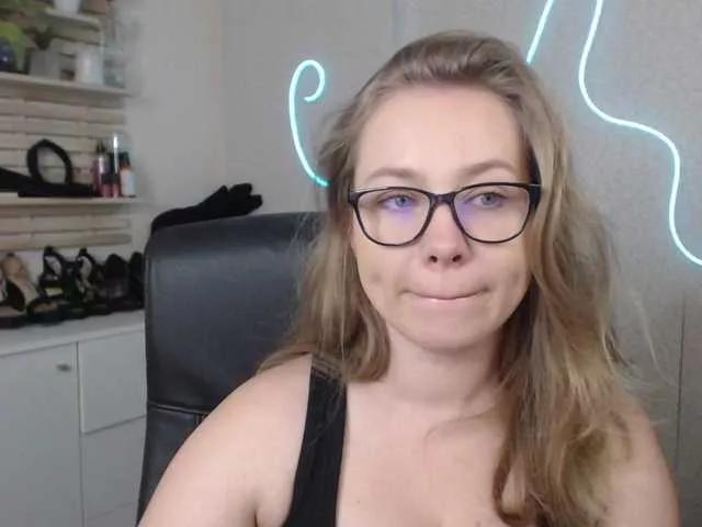 hollyBB from BongaCams