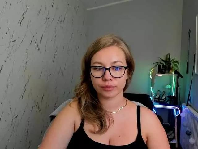 hollyBB from BongaCams