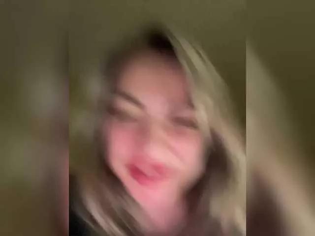 HollyDoll from BongaCams