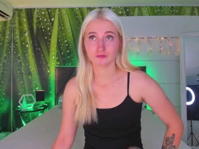 Explore our live girls sluts from our Custom and Multi clubs and checkout exclusive access to highly interactive content, such as shape, hair, titties, pussy type and many more.