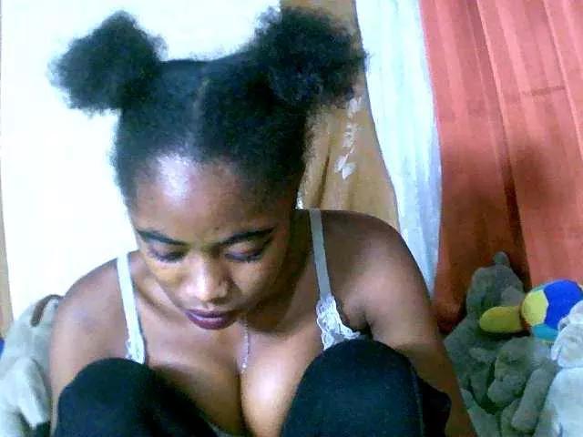 Honoratte from BongaCams